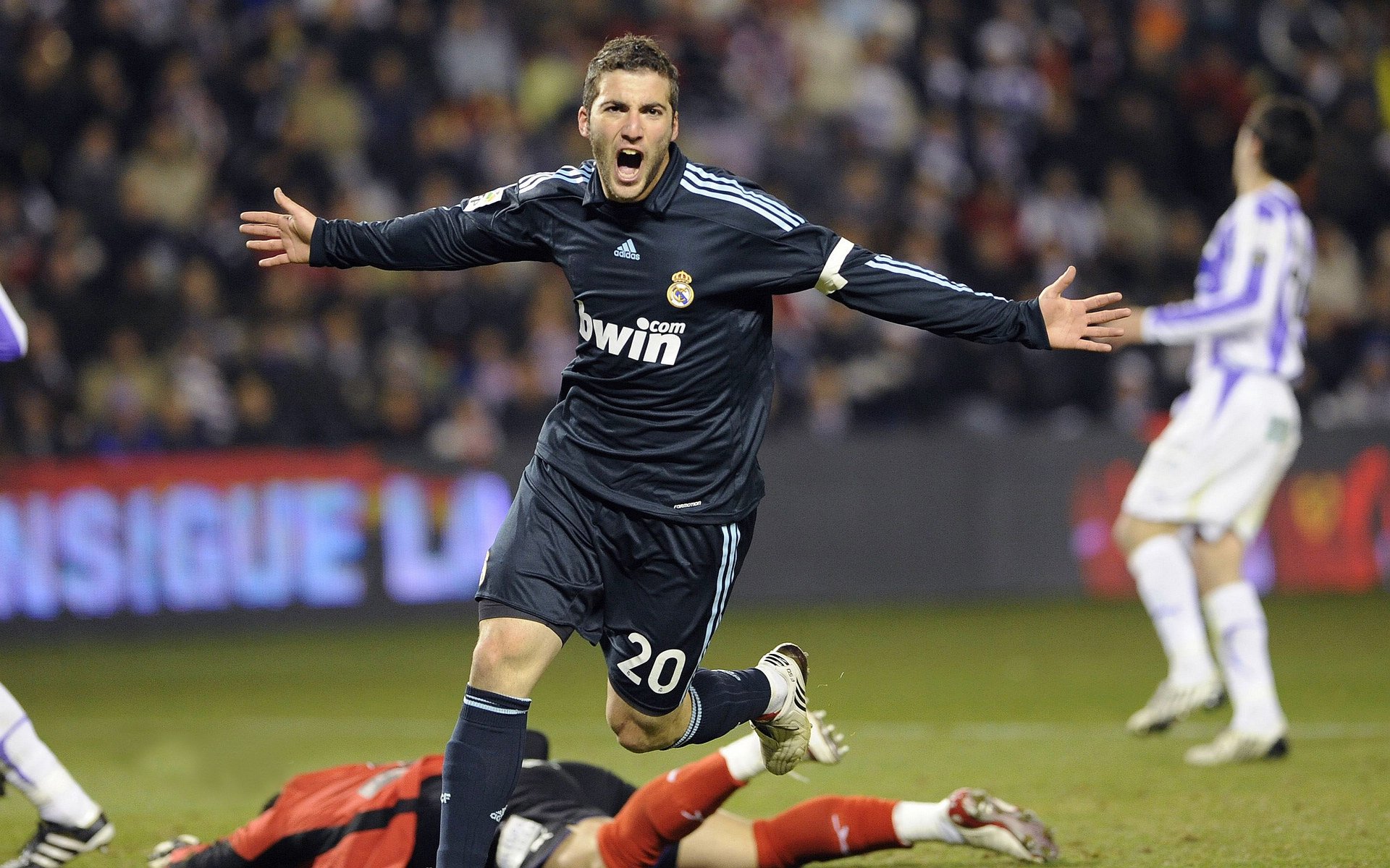 贝林厄姆关键节点连续得分，土耳其带走哥斯达黎加，一场决定性的胜利